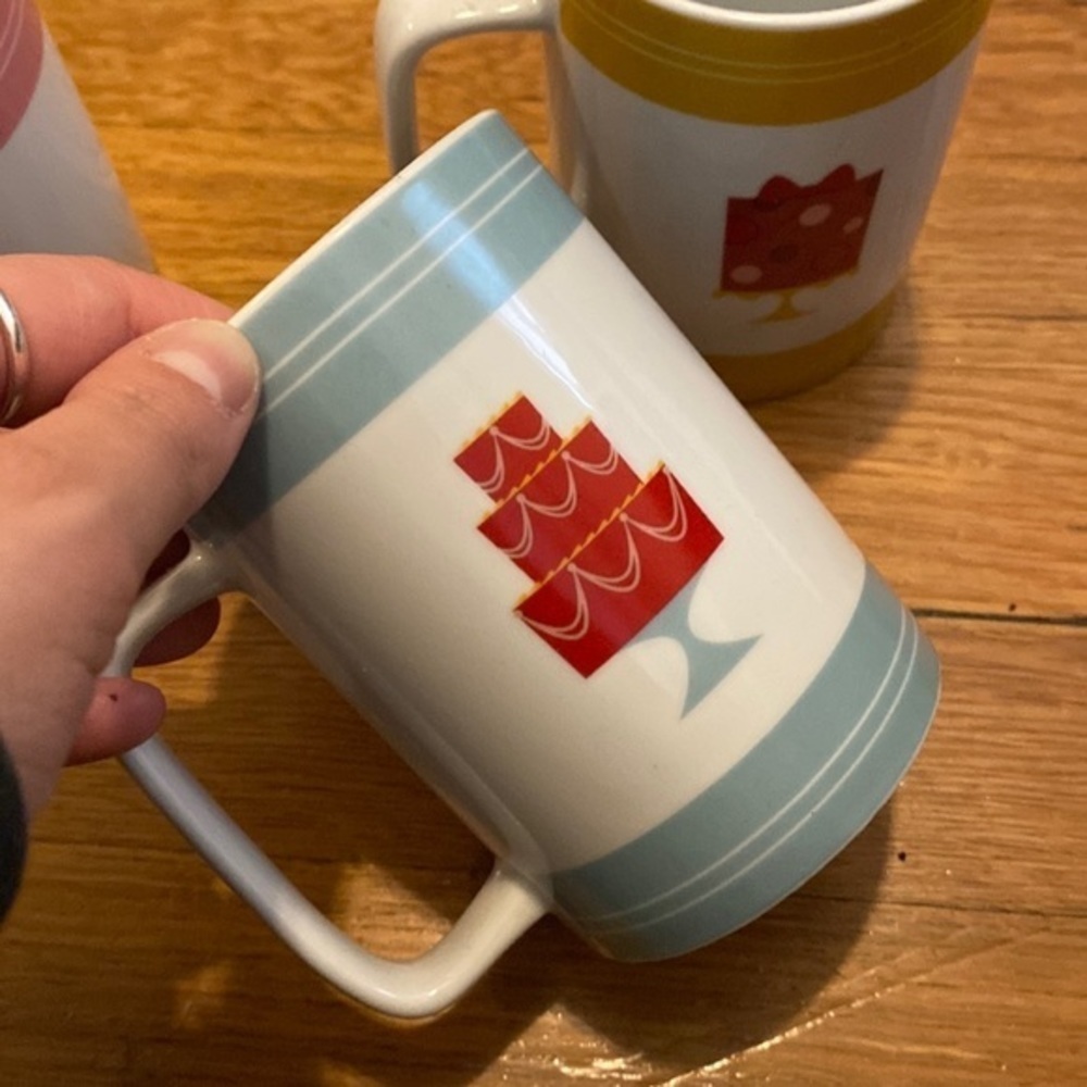 Cake Boss Ace off Cakes mug bundle set needs to be cleaned up from storage GUC. - Picture 5 of 6